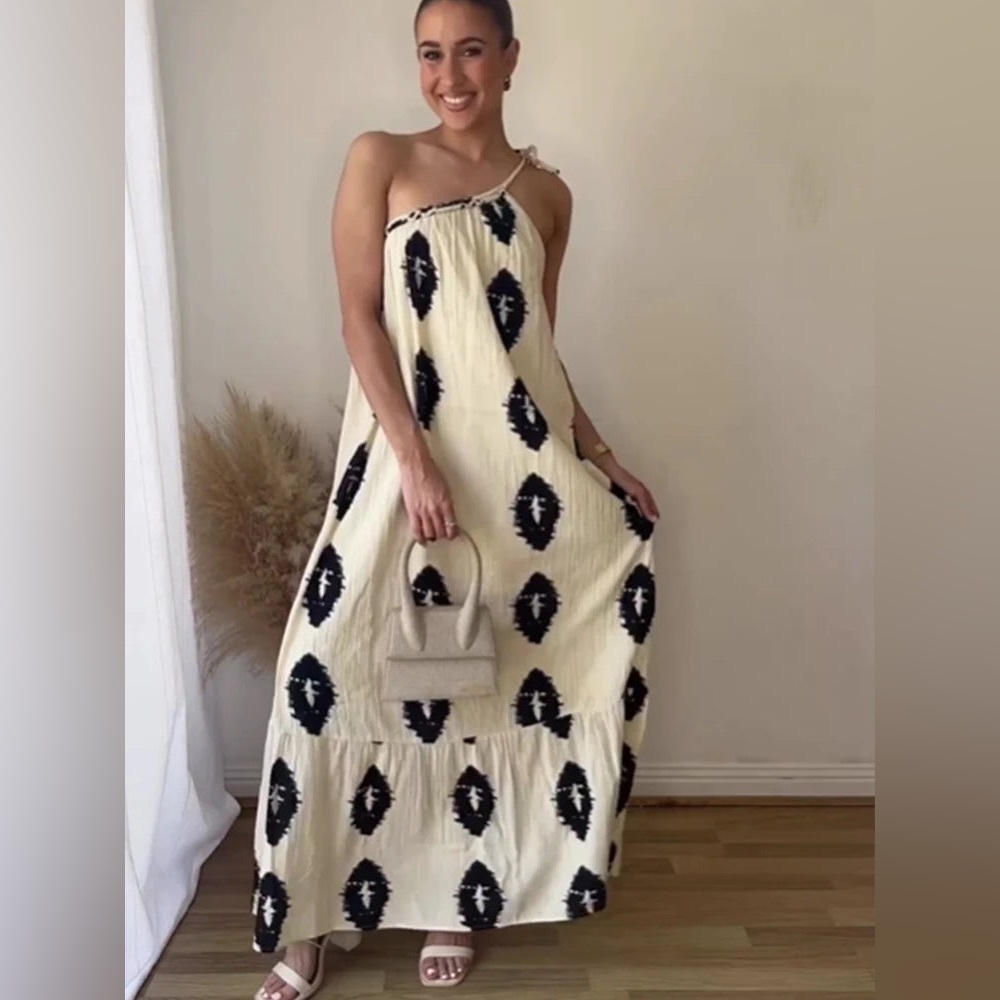 NWT one shoulder loose fitting beautiful ivory and black printed ruffled dress - Picture 3 of 13